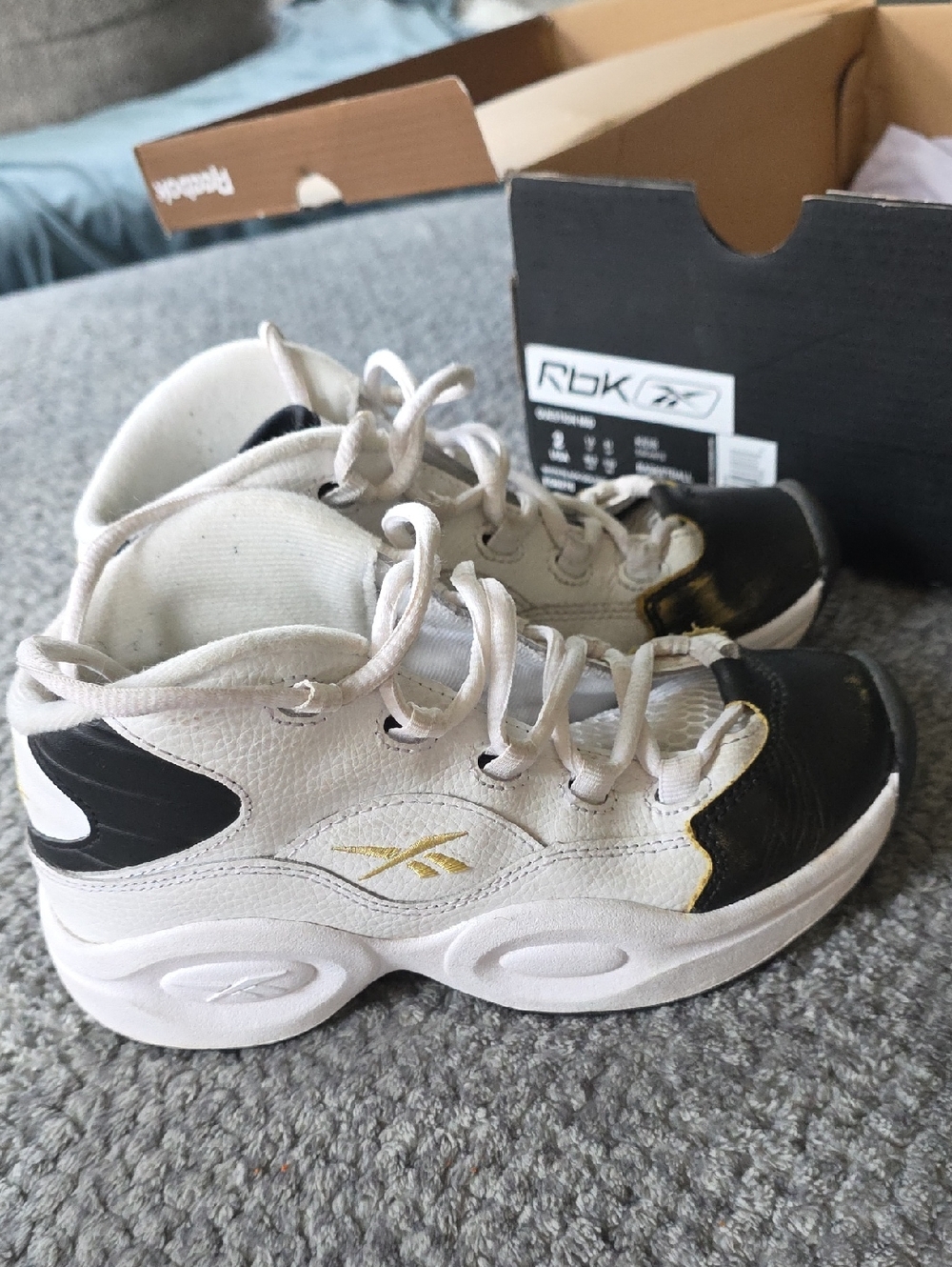 Reebok Question IVERSON Basketball Sneakers White Black Sneakers with Gold Logo